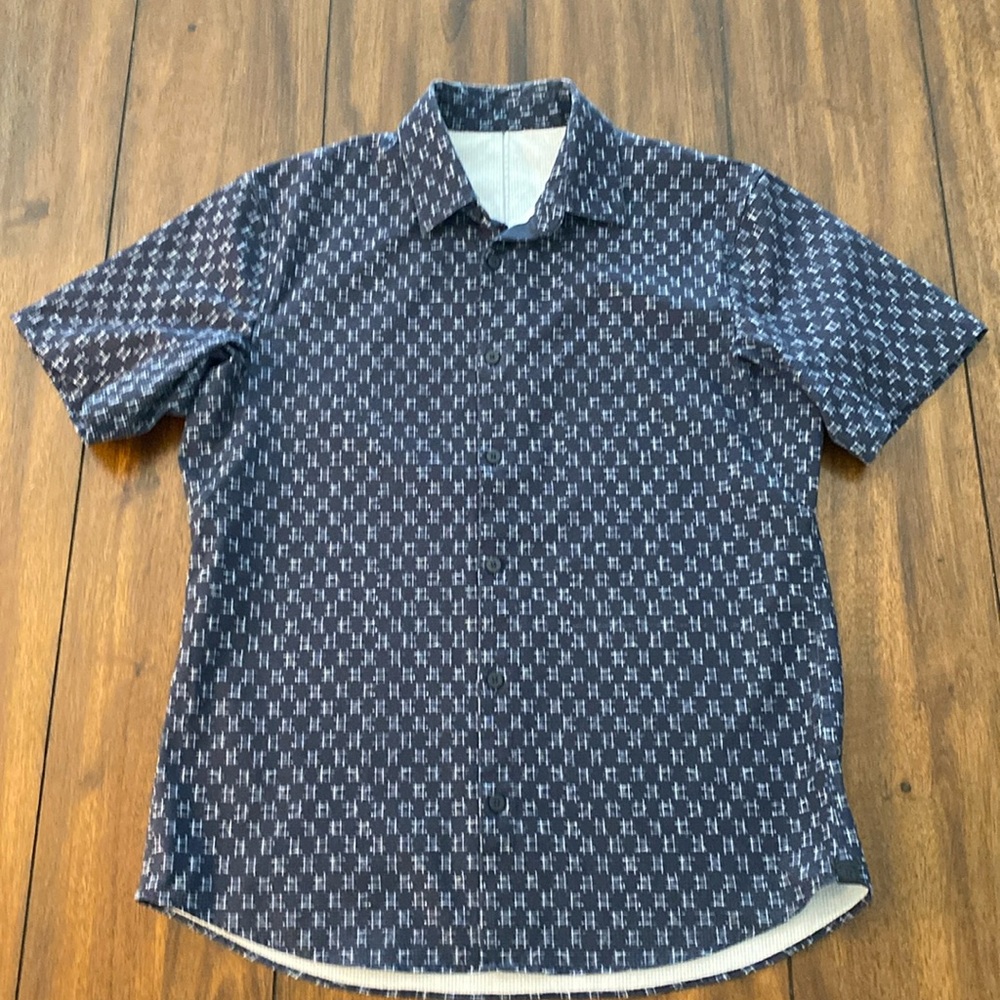 Lululemon Airing Easy Button Up Shirt Mens Medium  Blue Geometric Casual Stretch